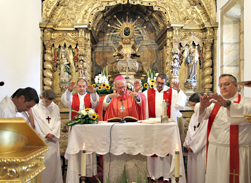 Celebração do Crisma na Paróquia de Pinheiros